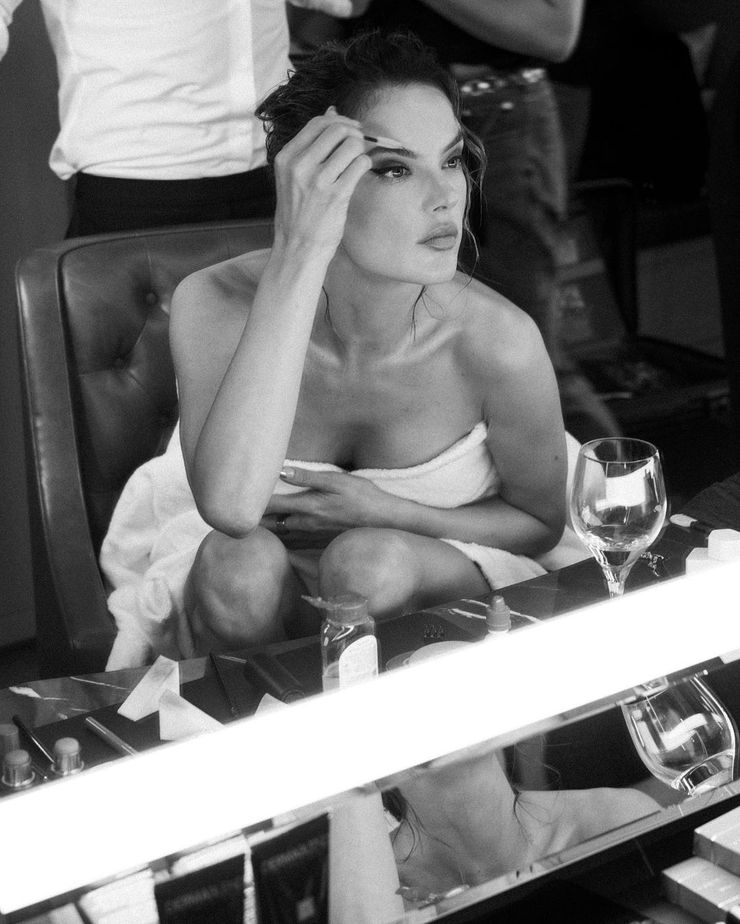 FOTOS Alessandra Ambrosio se est poniendo descarada en el vestuario! - Photo 10