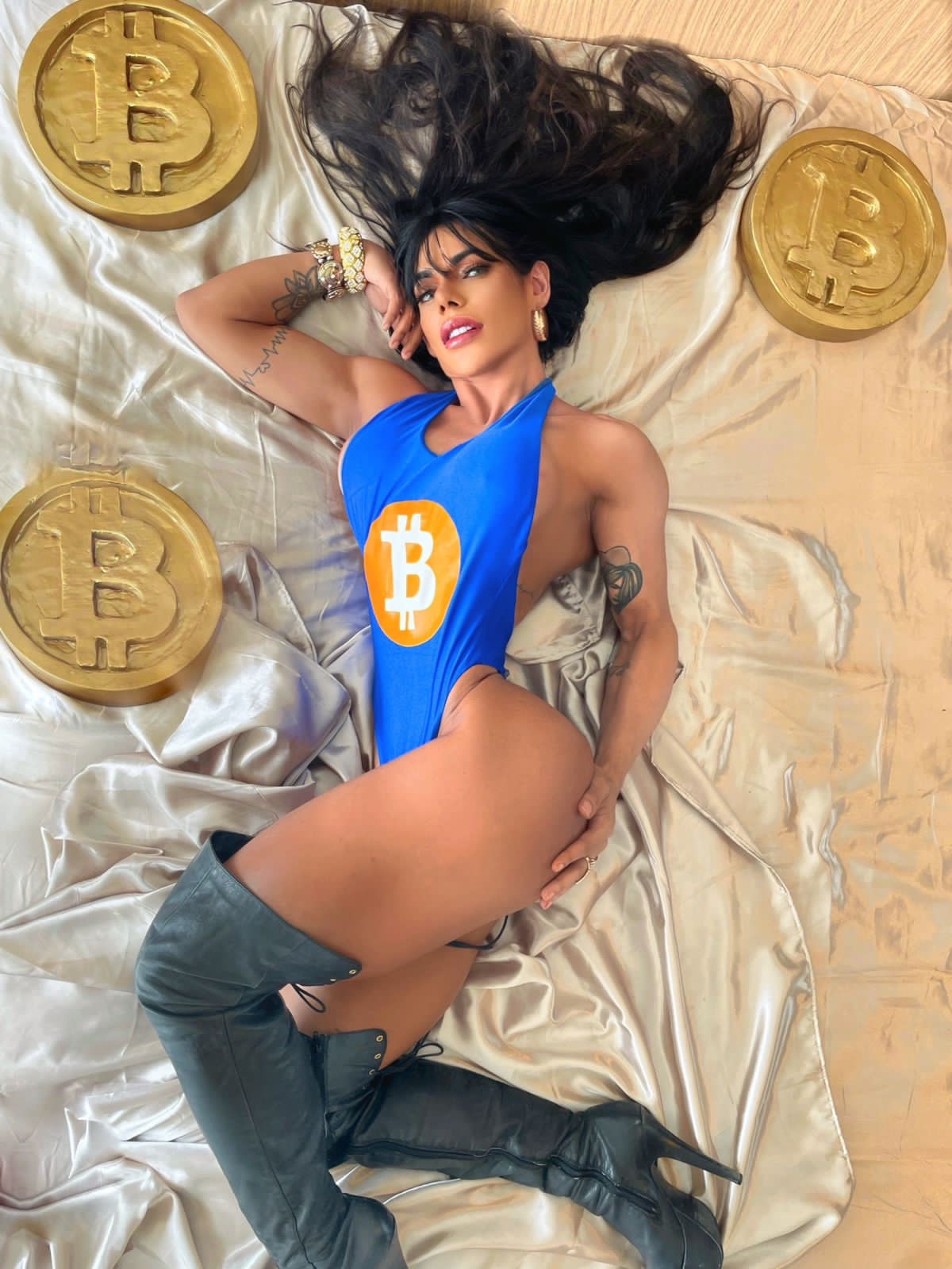 Photos n°1 : Today Miss BumBum Suzy Cortez is Also Known as Crypto Queen!