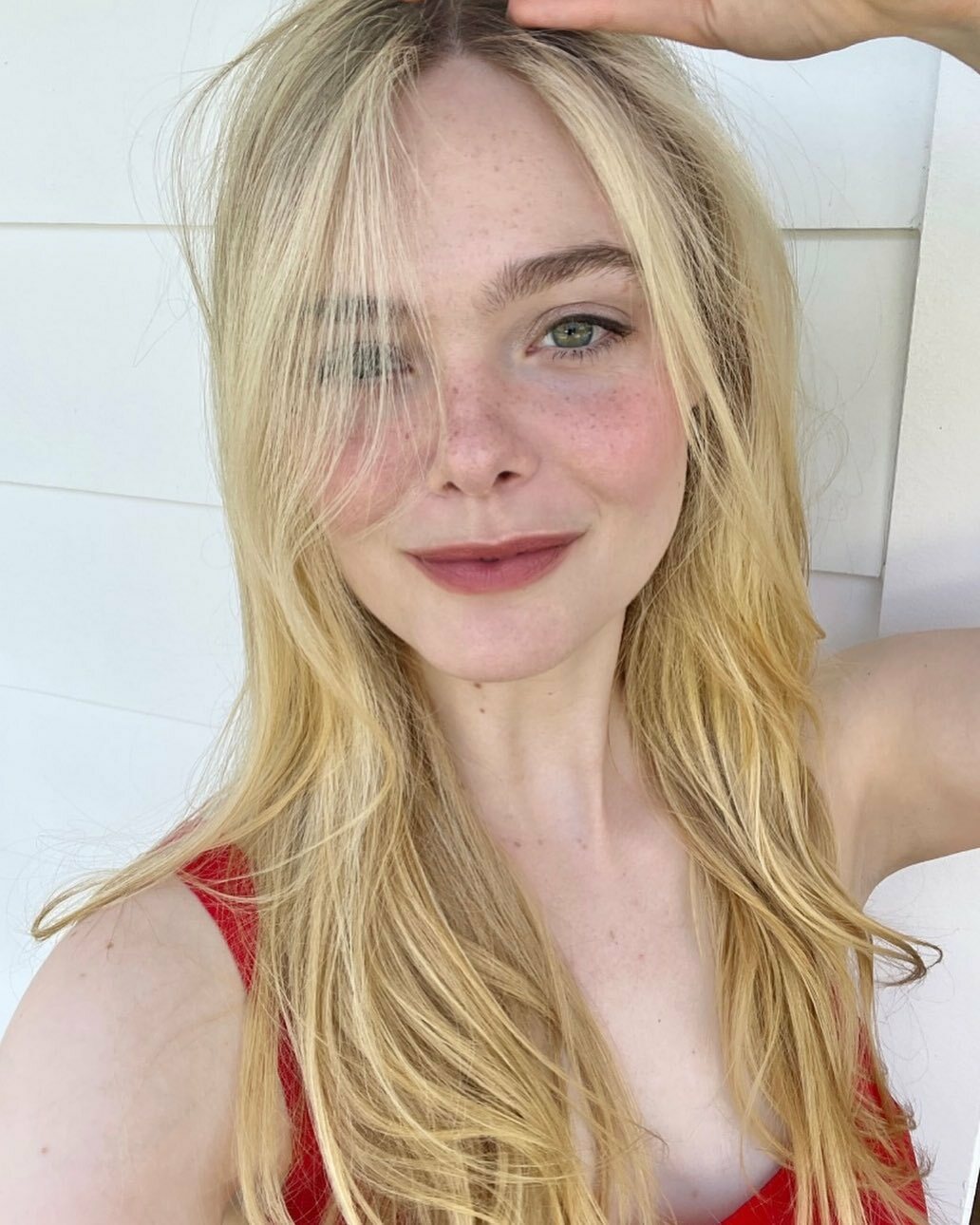 Elle Fanning on Set with Cartier! - Photo 17