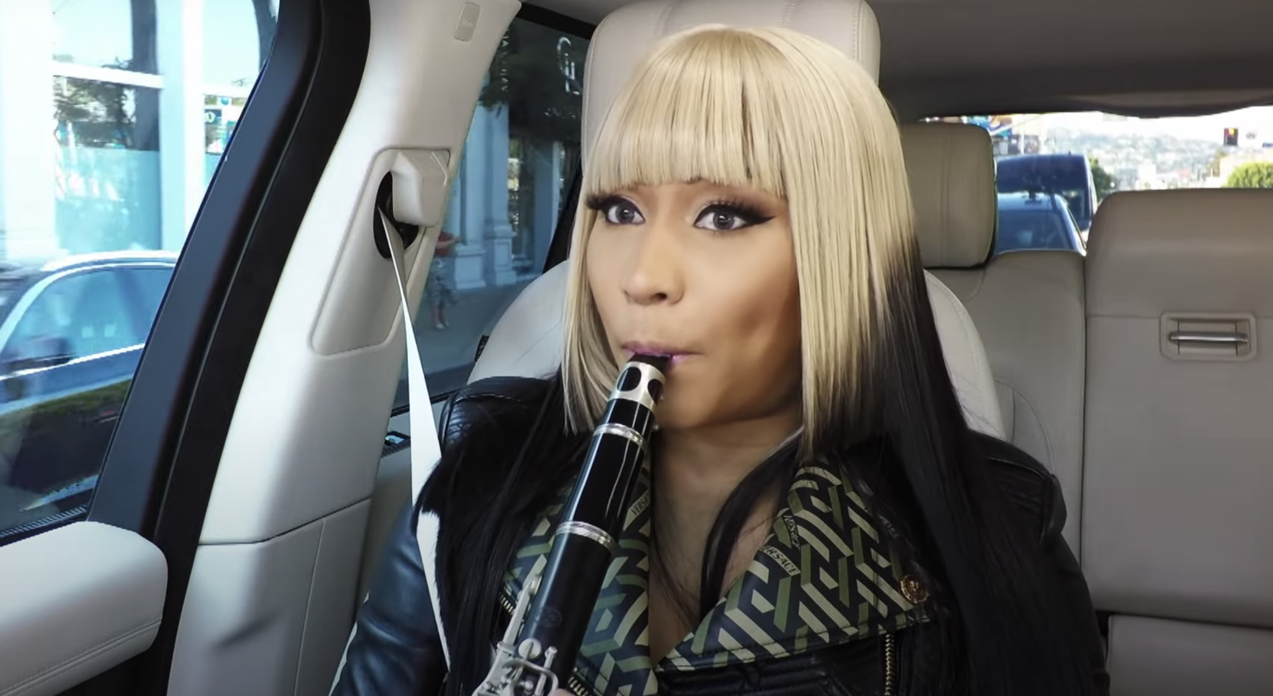 Photo n°13 : Nicki Minaj secoue ses plumes dans la vidéo 'Love In The Way'!