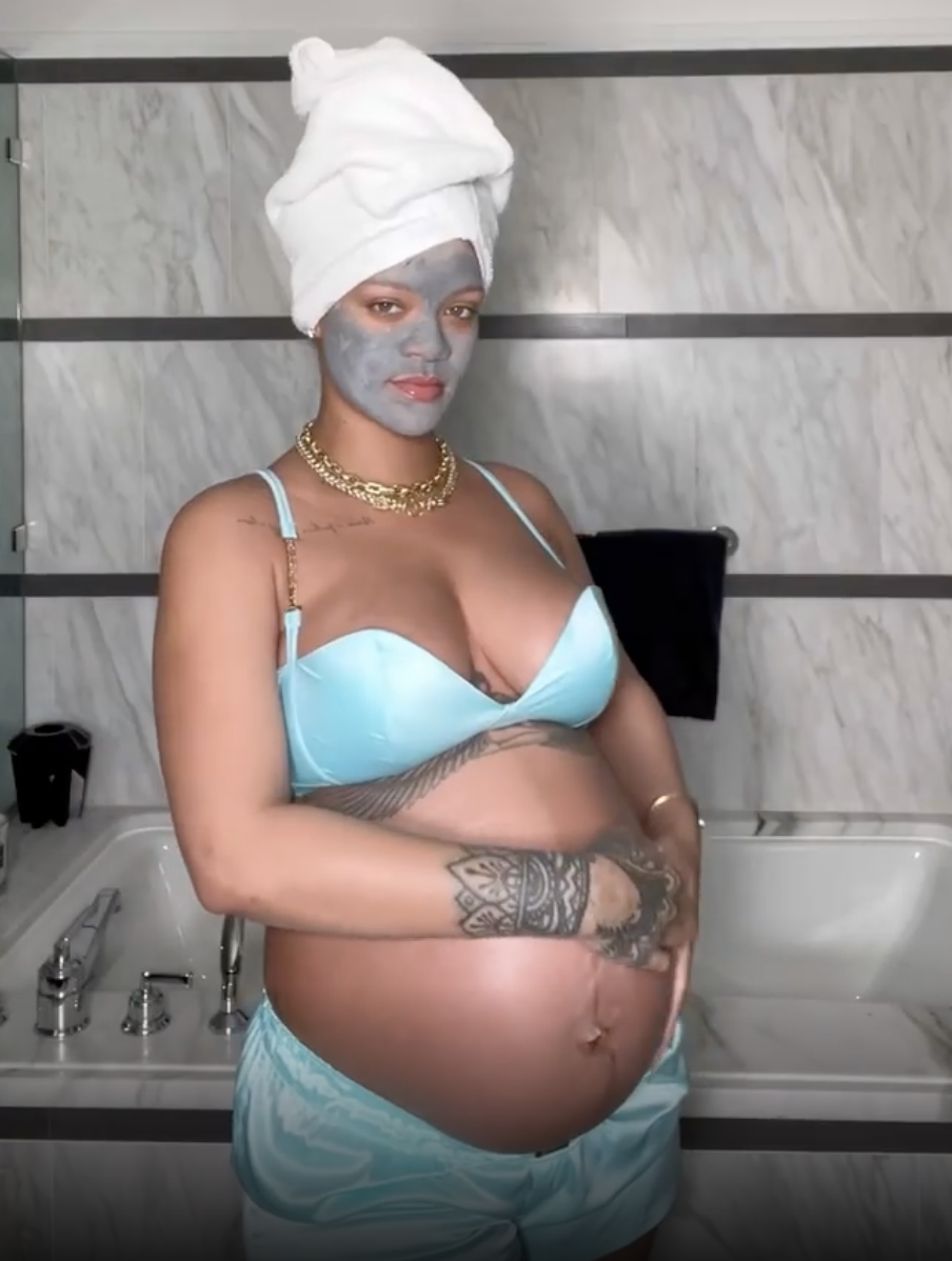 Rihanna Brings the Pregnancy Style! - Photo 16