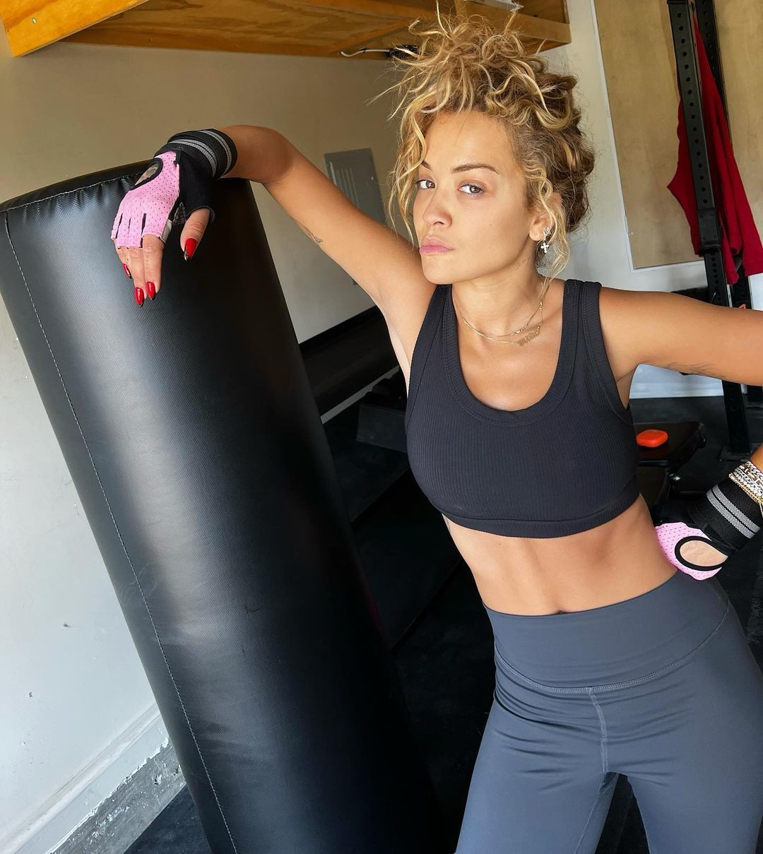 PHOTOS Rita Ora travaille sur elle-même dans The Gym! - Photo 13