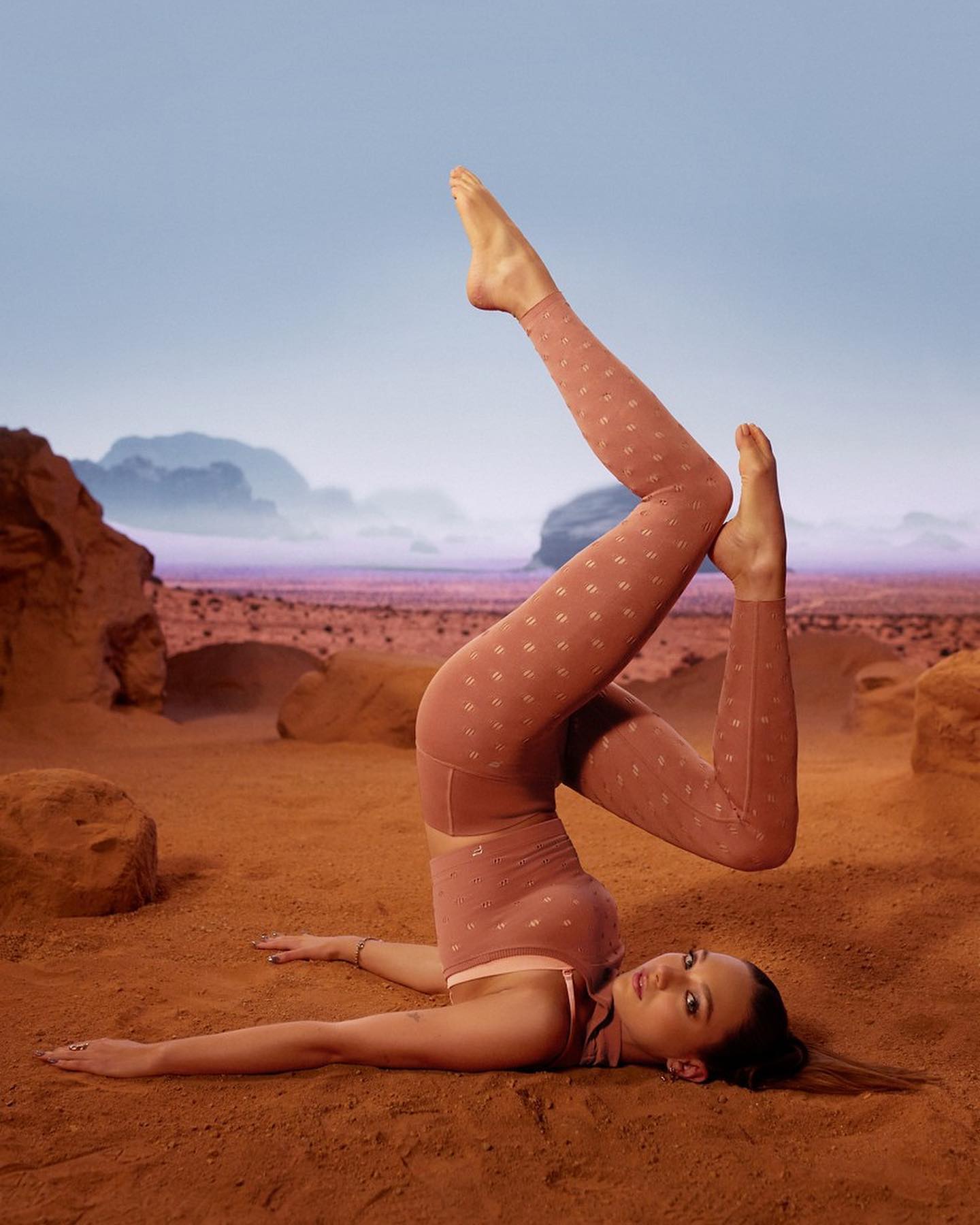 Fotos n°3 : Maddie Ziegler va al desierto con la nueva lnea Fabletics!