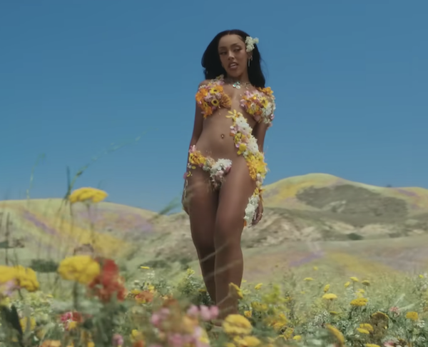 Photos n°8 : Doja Cat is a Muse in “I Like You”!