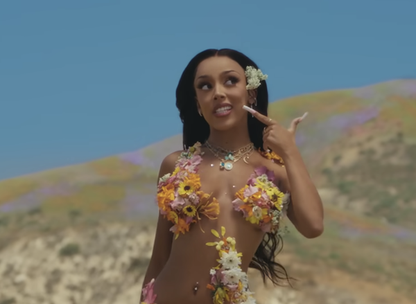 Doja Cat is a Muse in “I Like You”! - Photo 5