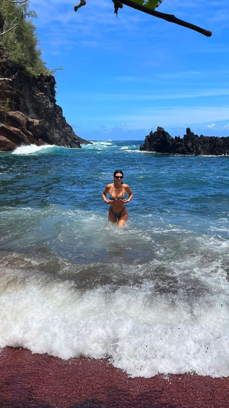 PHOTOS Les vacances de Kendall Jenner  Hawa deviennent virales!