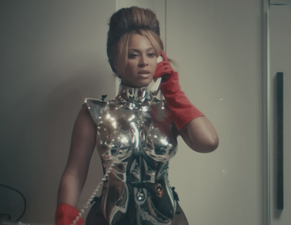 Fotos n°4 : Beyonce brilla con un vestido transparente!