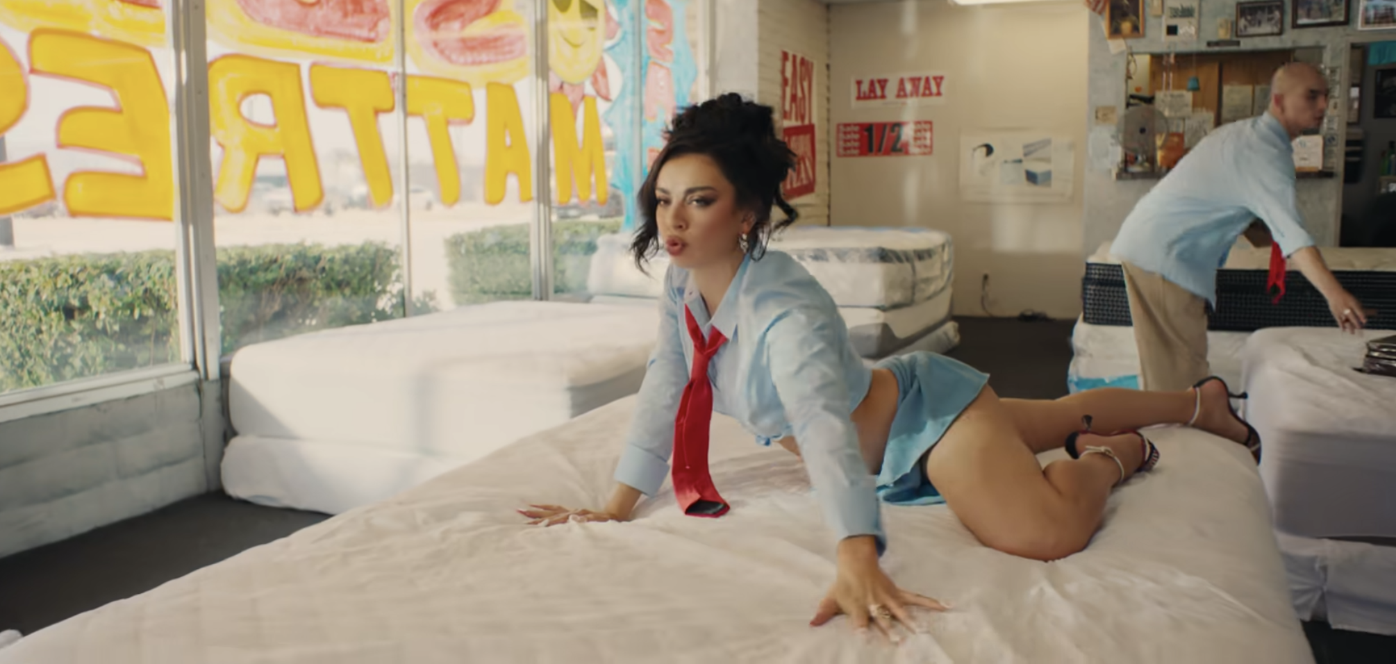 Charli XCX travaille sur ses angles! - Photo 8