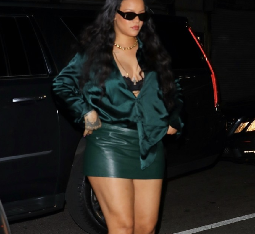 Photos n°16 : Rihanna Promotes With Her Bump!