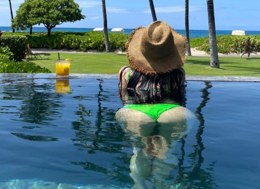 Megan Fox Goes Booty Up on Vacation!