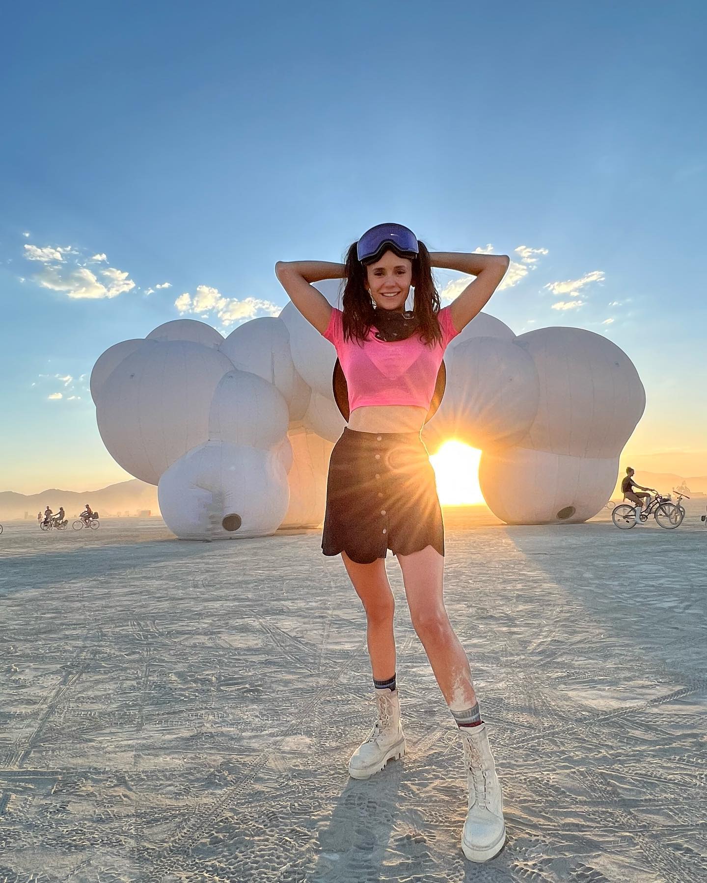 PHOTOS Nina Dobrev soulve la poussire  Burning Man ! - Photo 4