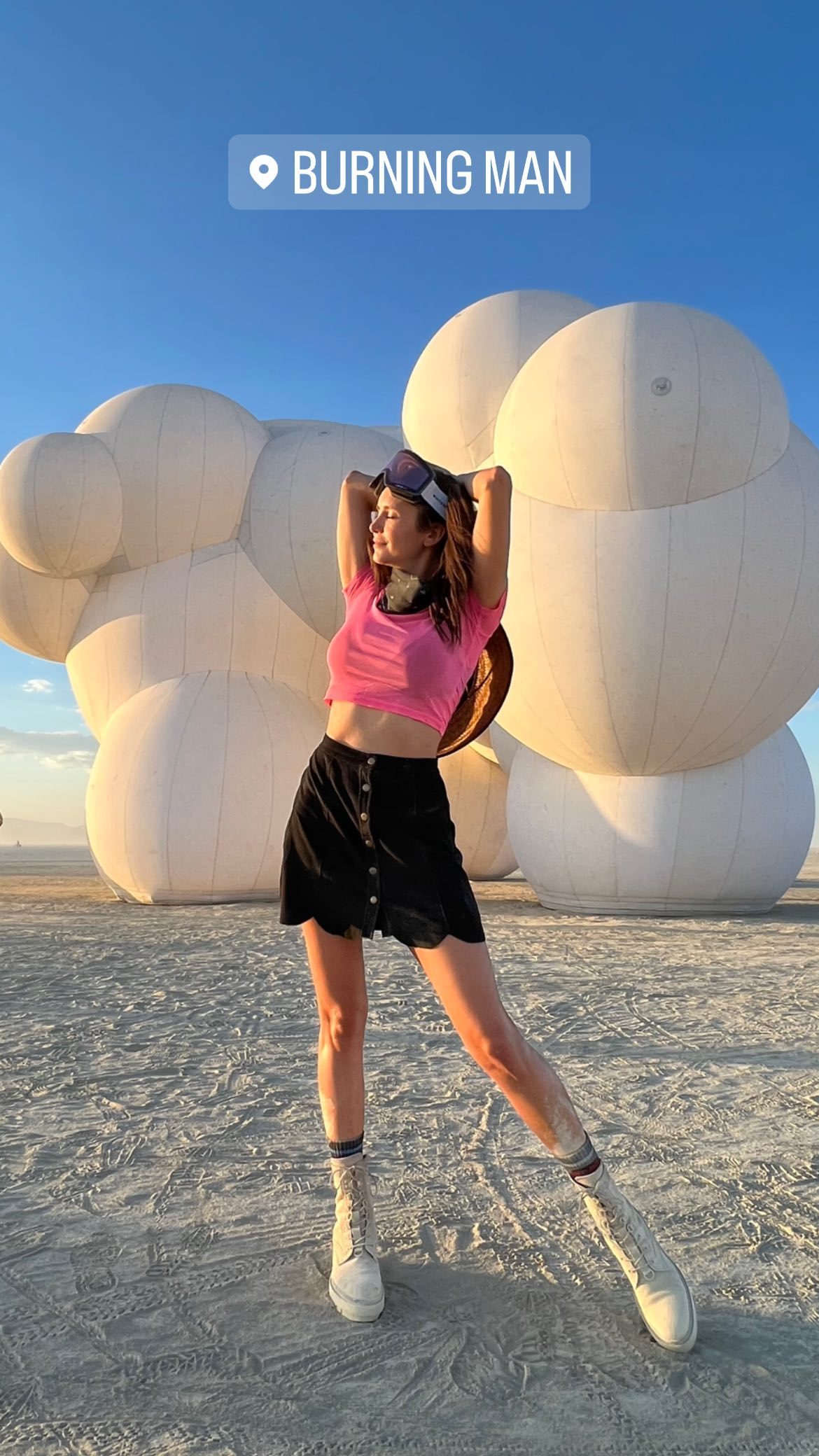 Photos n°3 : Nina Dobrev Kicks Up the Dust at Burning Man!