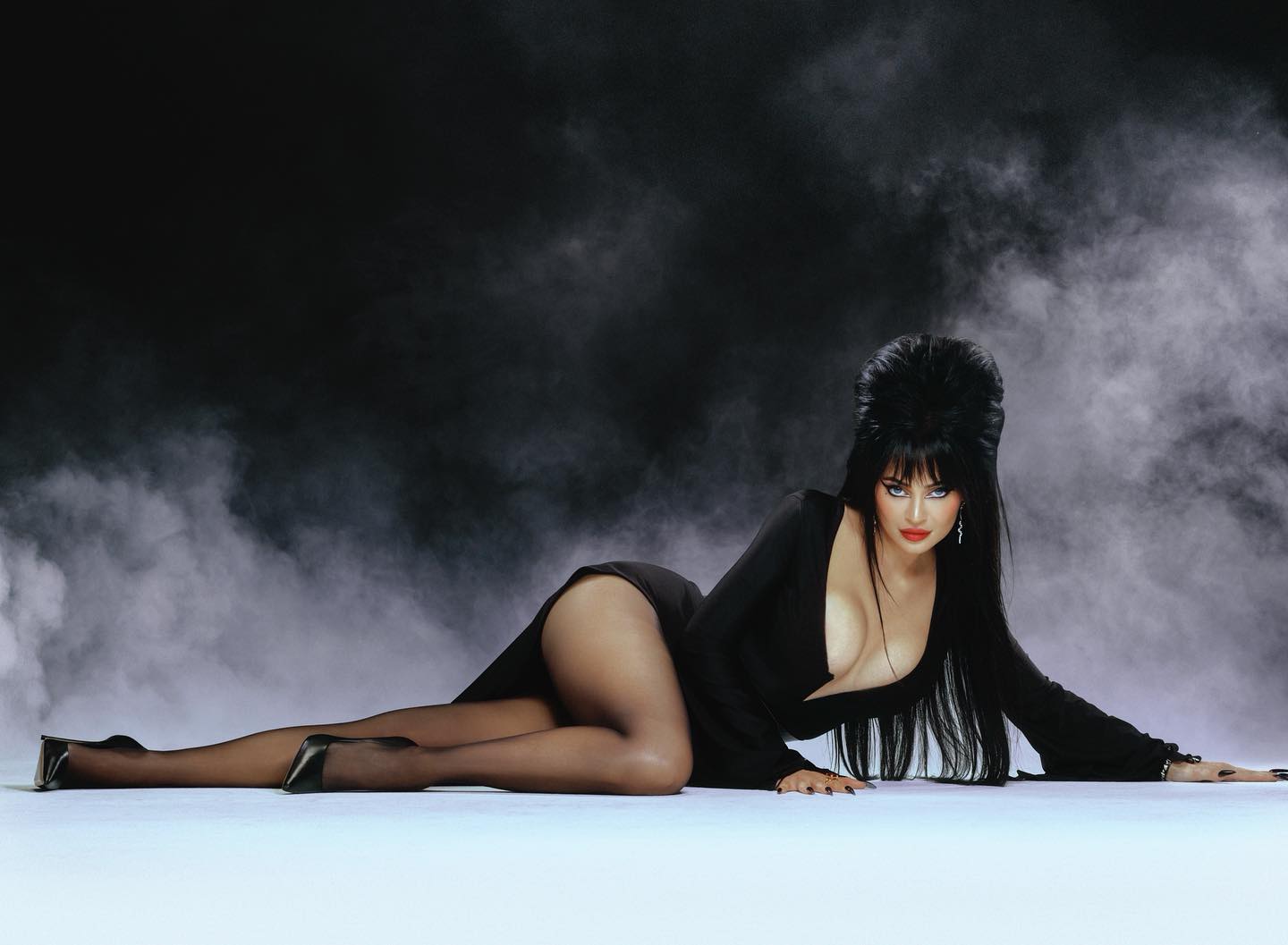 Kylie Jenner Does Her Best Version of Elvira! - Photo 4
