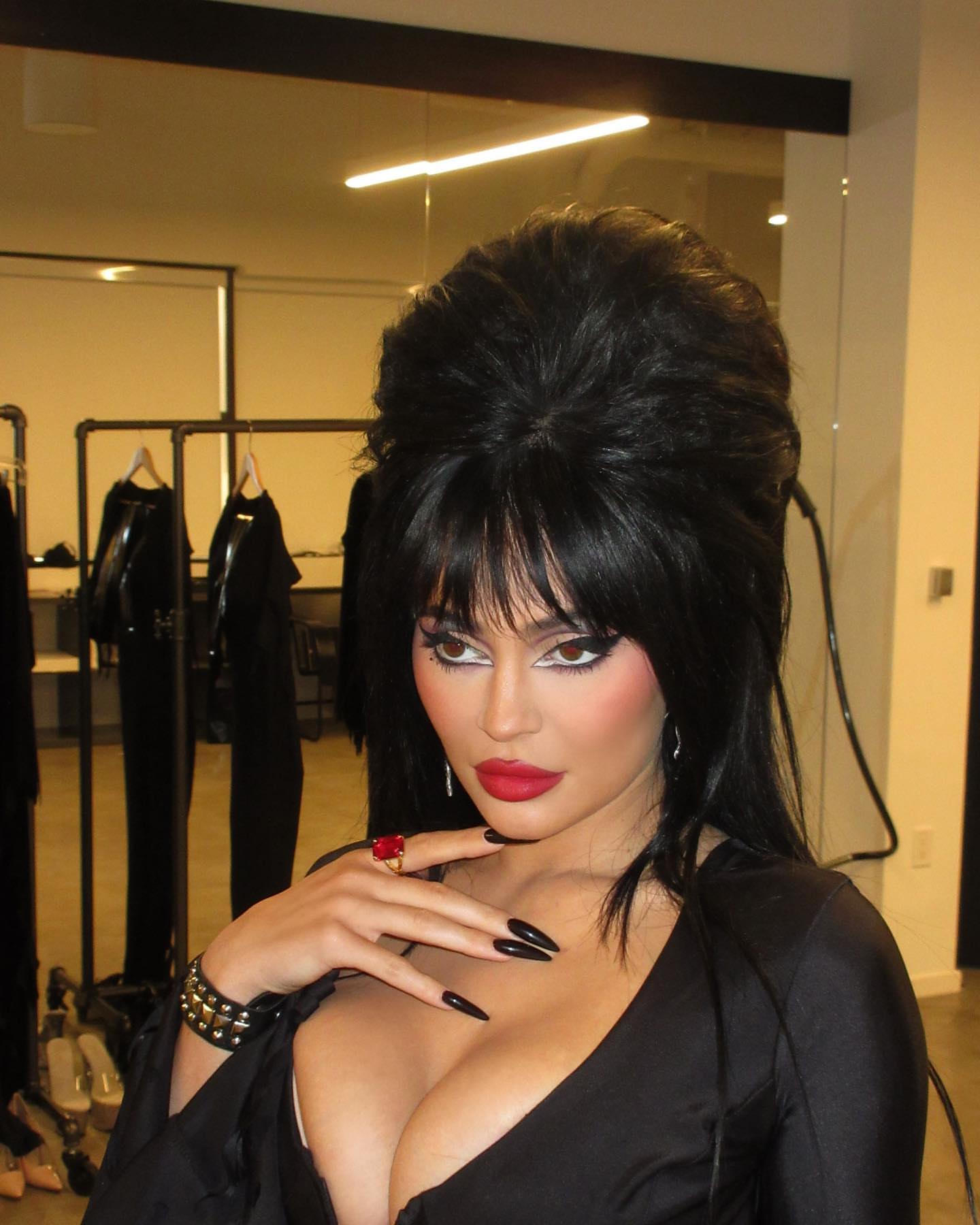 Kylie Jenner Does Her Best Version of Elvira! - Photo 2
