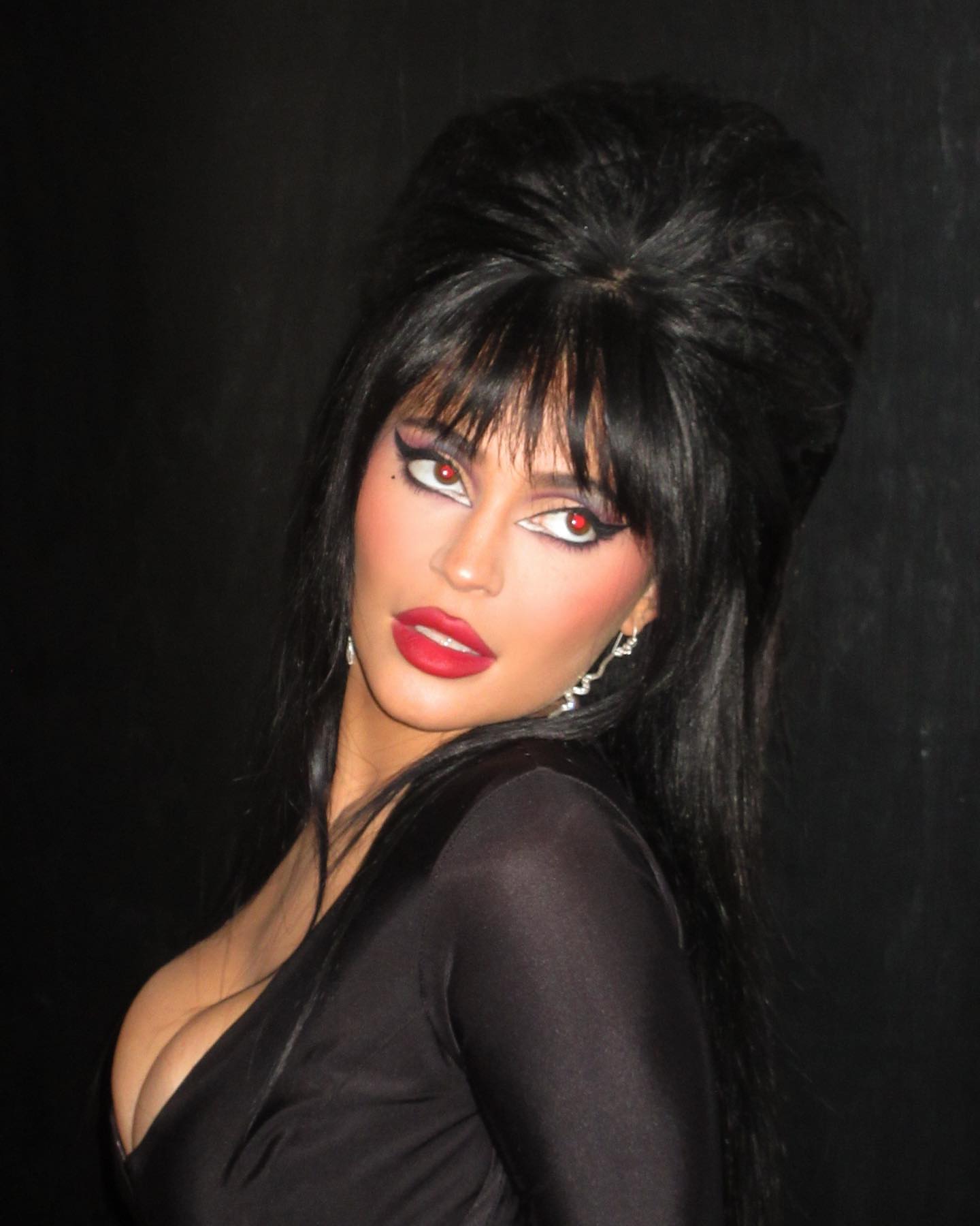 Kylie Jenner Does Her Best Version of Elvira! - Photo 1