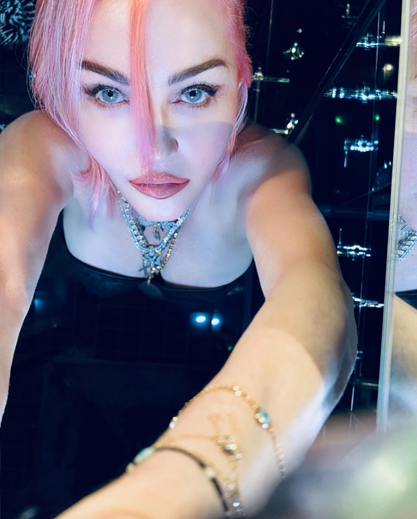 Madonna Rocks Pink Hair and Fishnets! - Photo 3