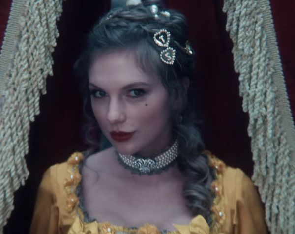 Photo n°12 : Taylor Swift danse burlesque dans un nouveau clip !