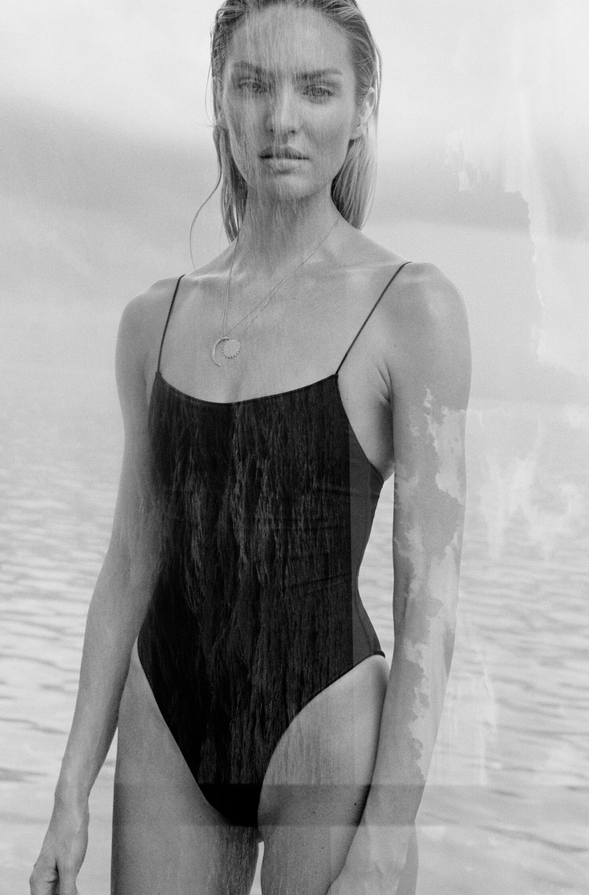 PHOTOS Candice Swanepoel emmne sa collaboration  la plage!