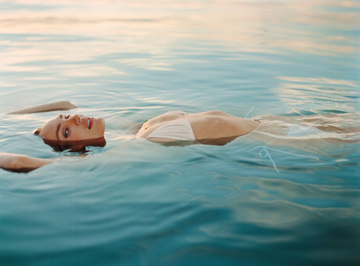FOTOS Candice Swanepoel trabaja su bikini de cuerdas! - Photo 4
