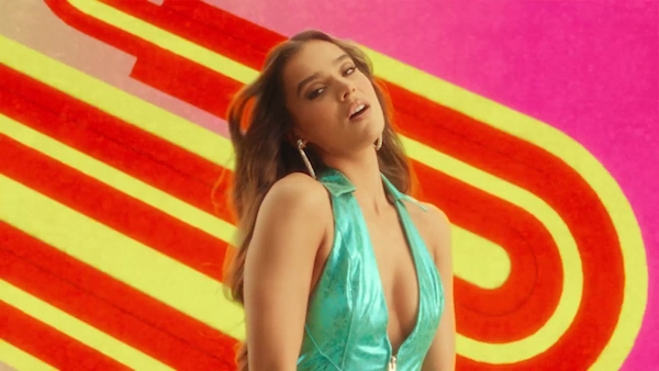 Hailee Steinfeld Brings the Beach Vibes In Her COAST Music Video! - Photo 1