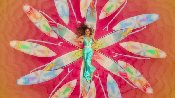 Photos n°5 : Hailee Steinfeld Brings the Beach Vibes In Her COAST Music Video!