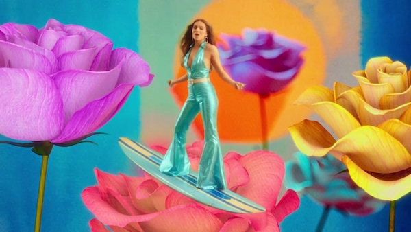Hailee Steinfeld Brings the Beach Vibes In Her COAST Music Video! - Photo 3