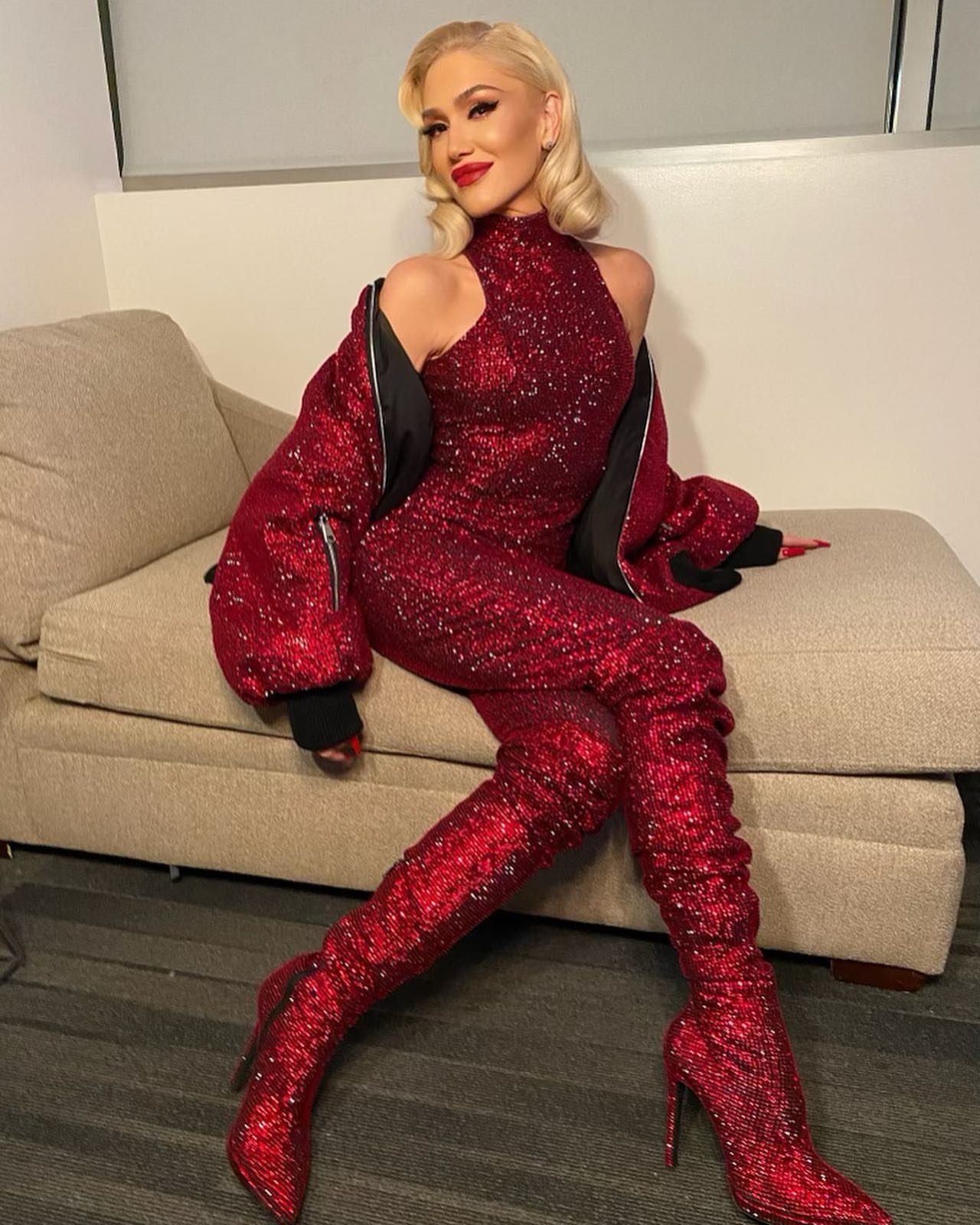 Photos n°3 : Gwen Stefani is Here for Christmas!