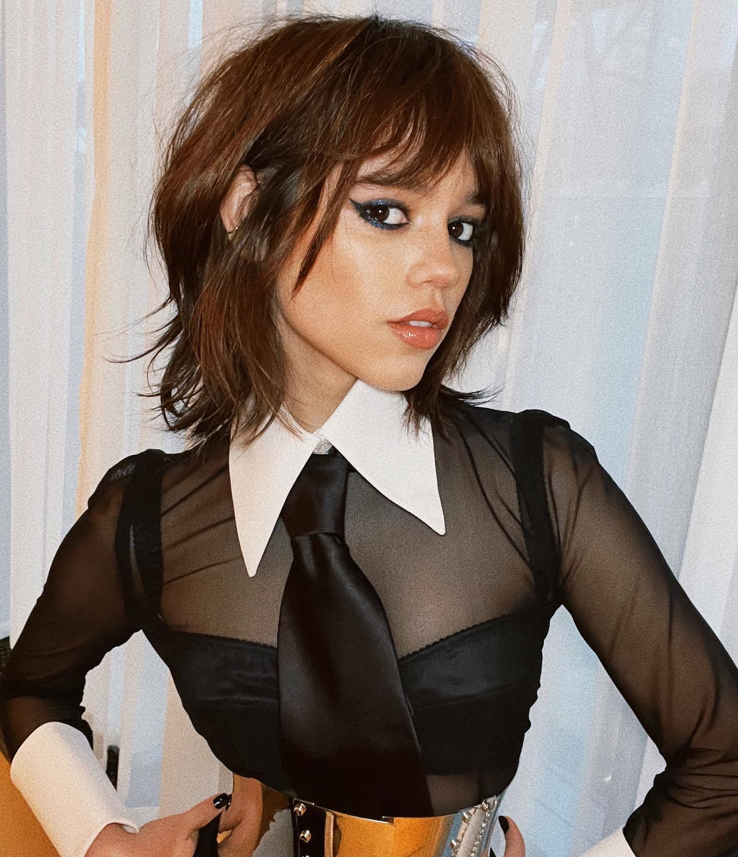Photos n°4 : Jenna Ortega is Cinched in Silver!