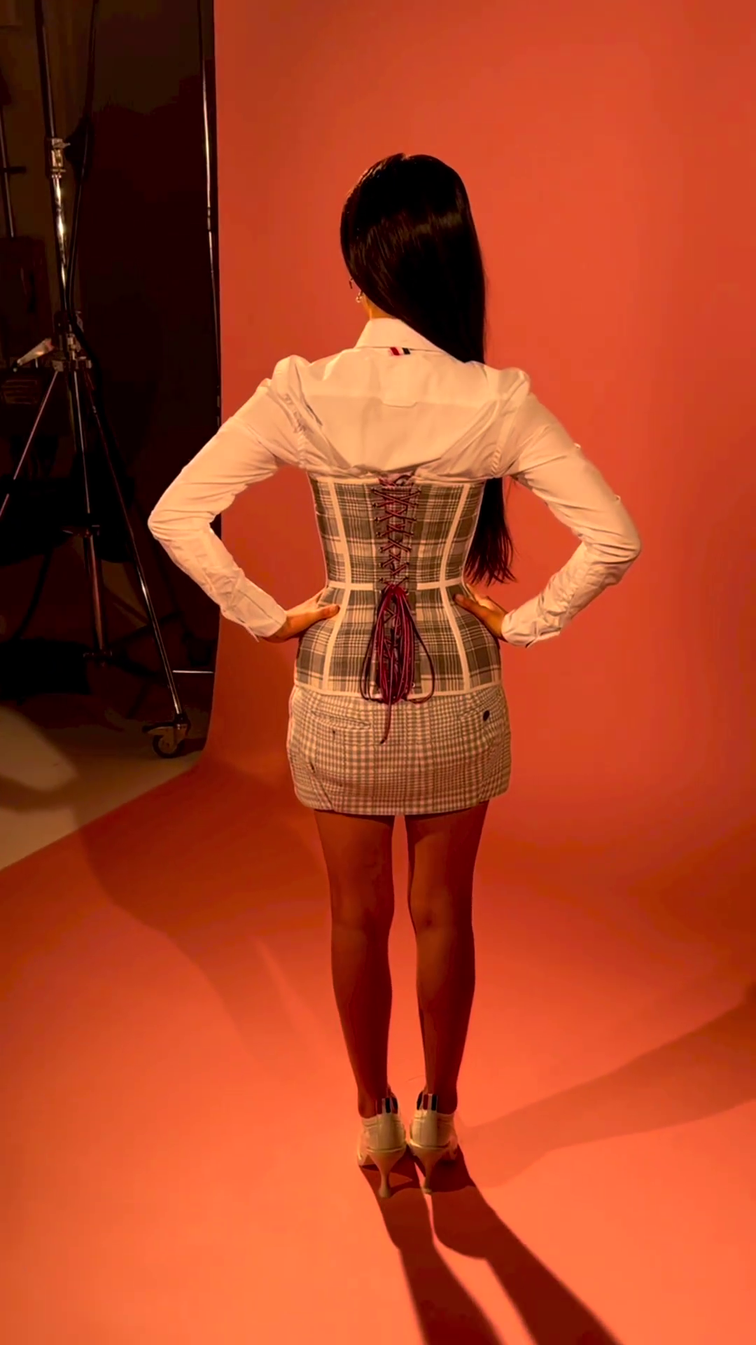 PHOTOS Jenna Ortega est attache dans un corset! - Photo 2