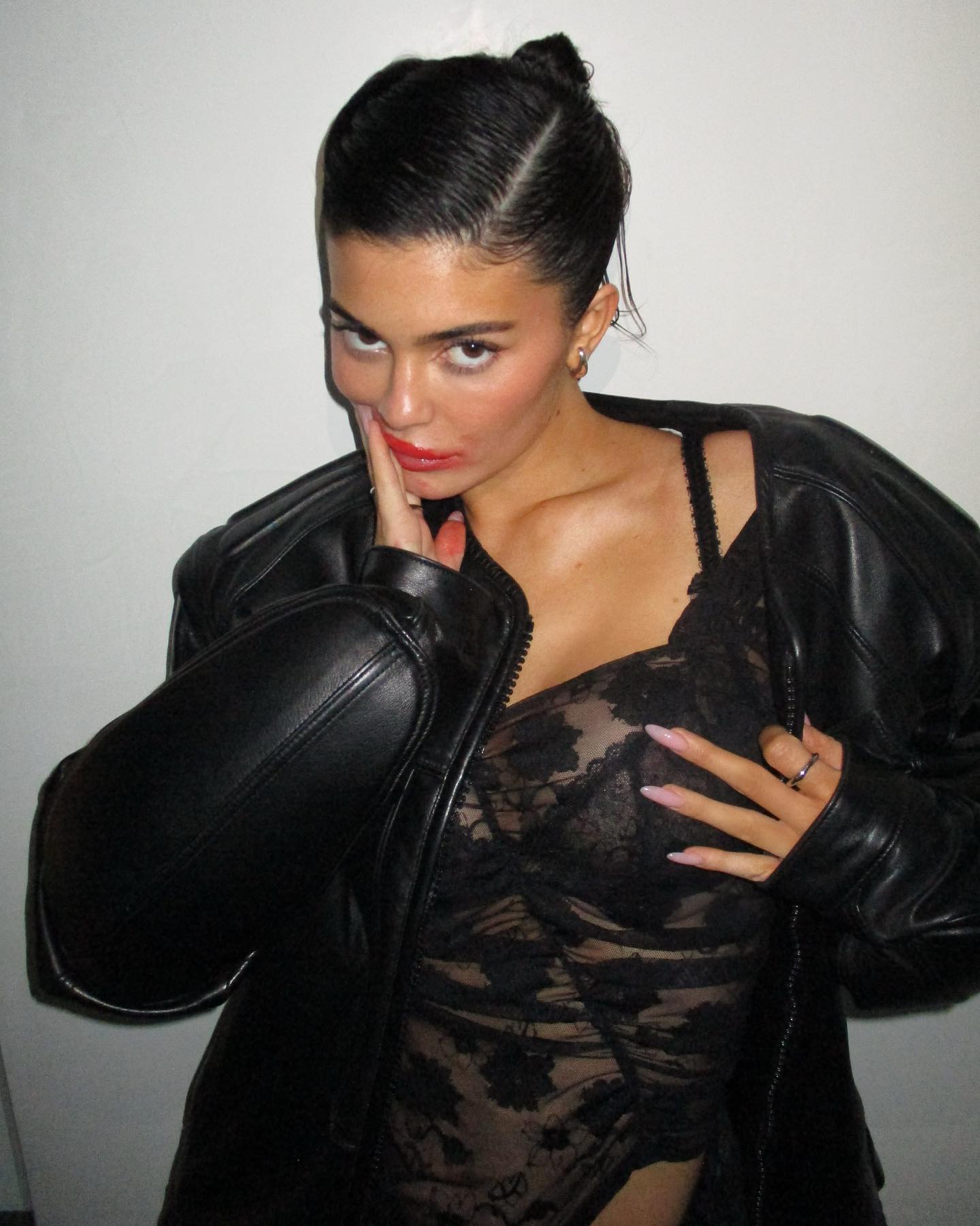 Kylie Jenner Gives Her Sister Kim Some Attitude! - Photo 14