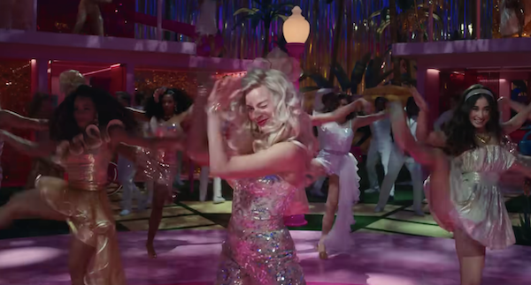Photos n°2 : A New Look At Margot Robbie as Barbie in New Teaser!