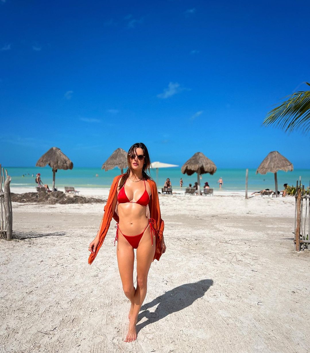 Photos n°2 : Alessandra Ambrosio’s New Year in Mexico!