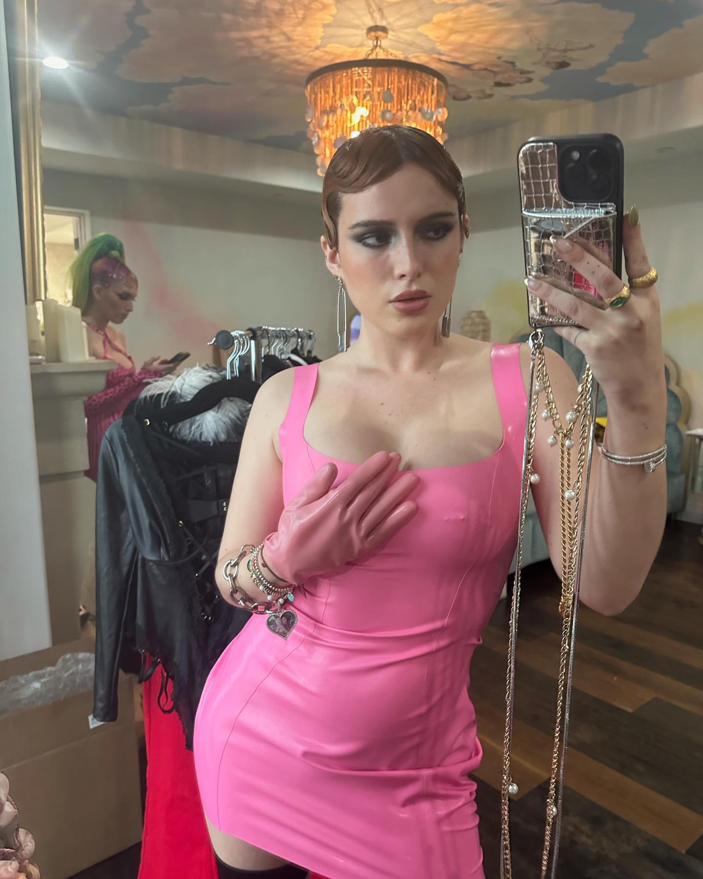 Bella Thorne Shows Off Her Rings! - Photo 33