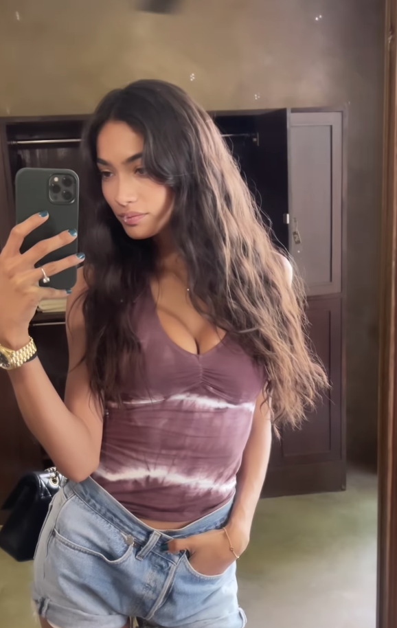 Kelly Gale is On Vacation!