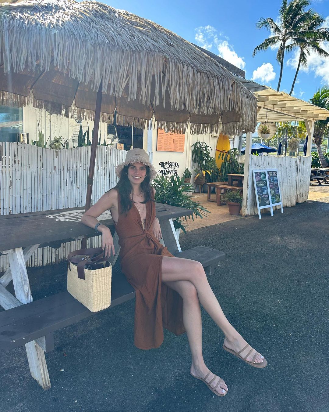 Photos n°12 : Sara Sampaio Hits Hawaii!
