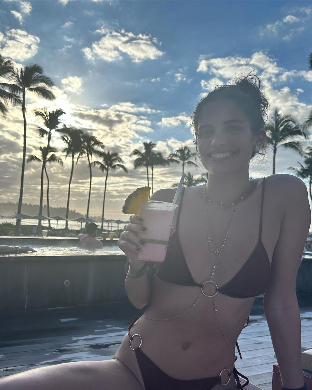Sara Sampaio Hits Hawaii! - Photo 2