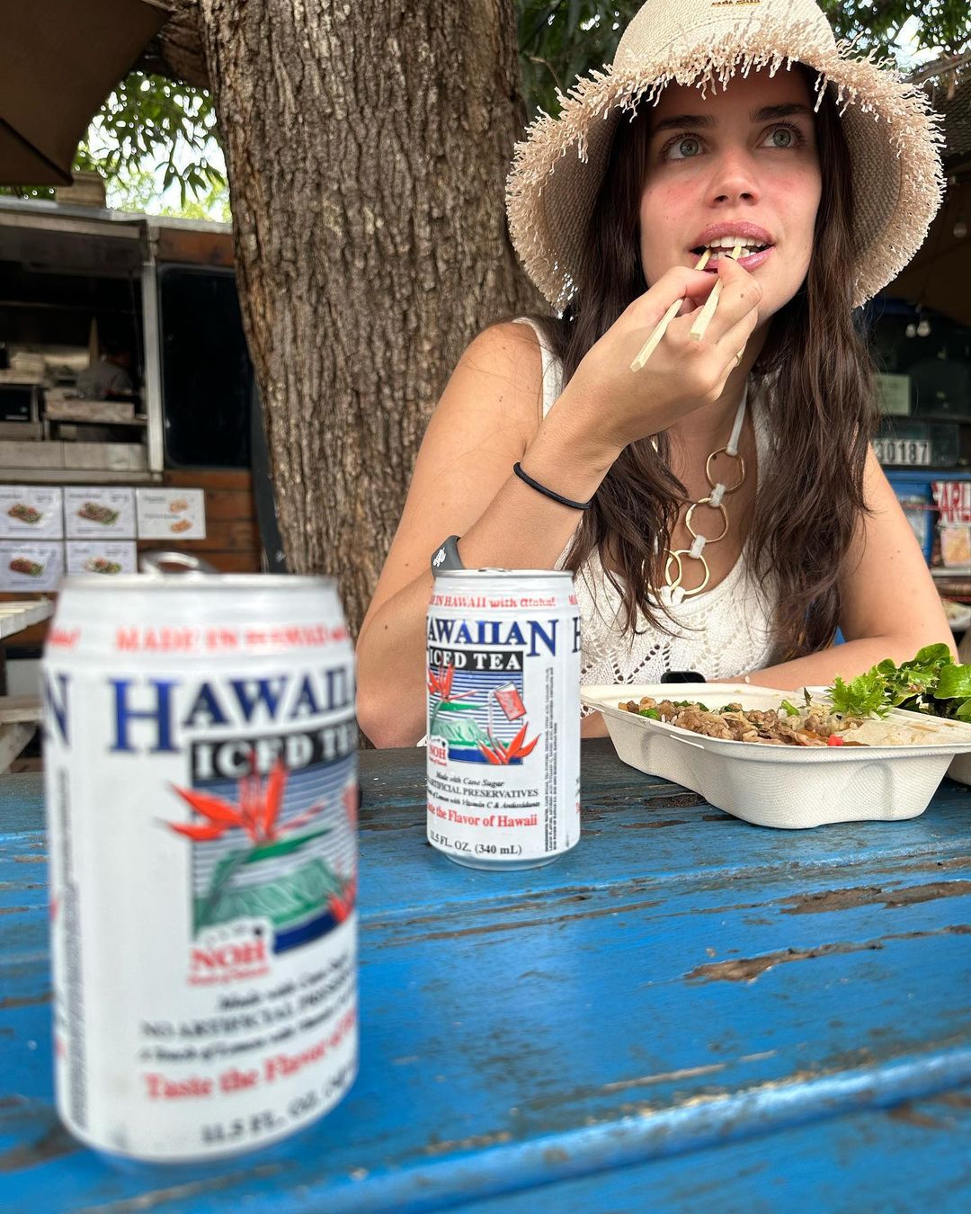 Sara Sampaio Hits Hawaii! - Photo 1