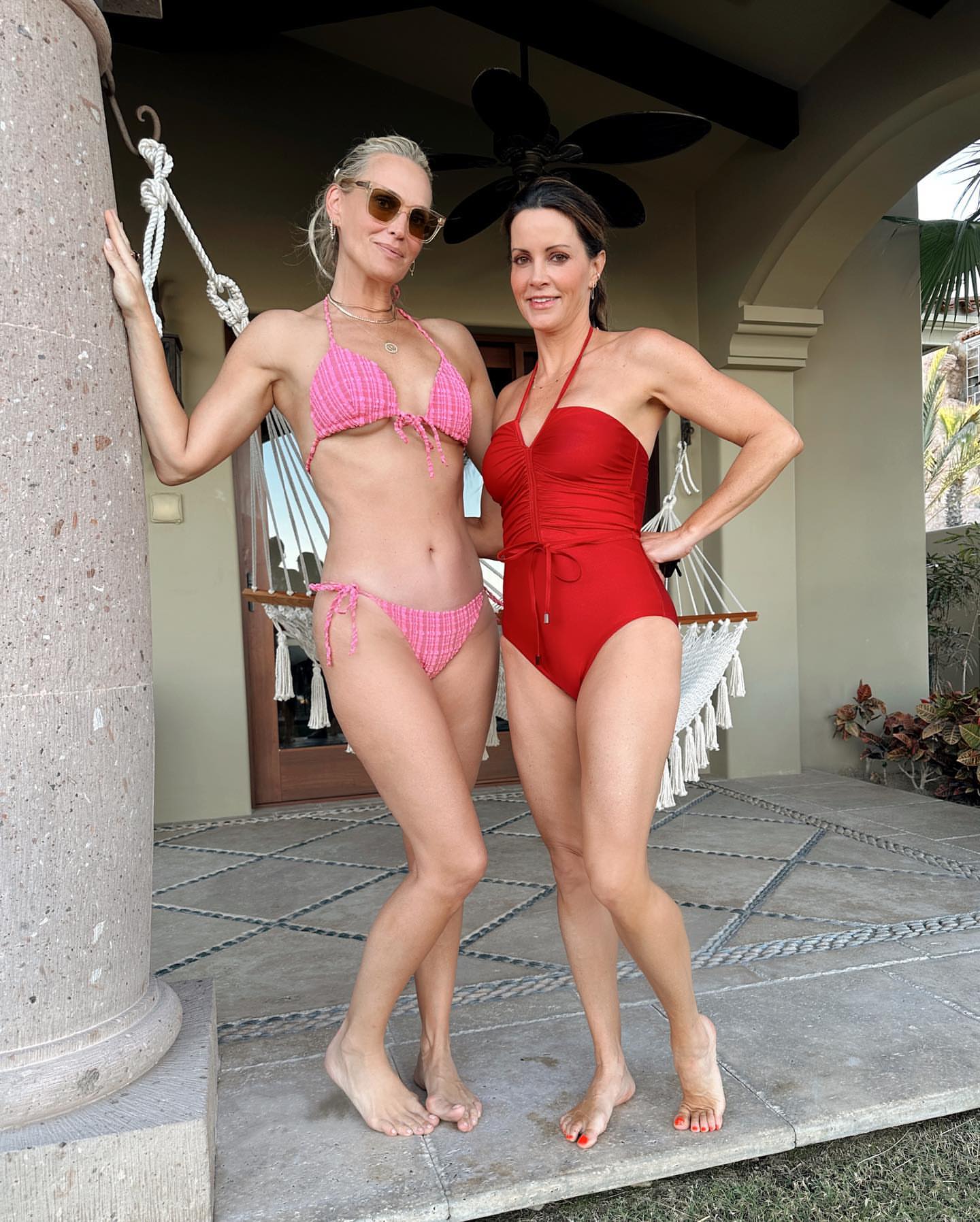 Molly Sims berce son bikini en Cabo ! - Photo 15