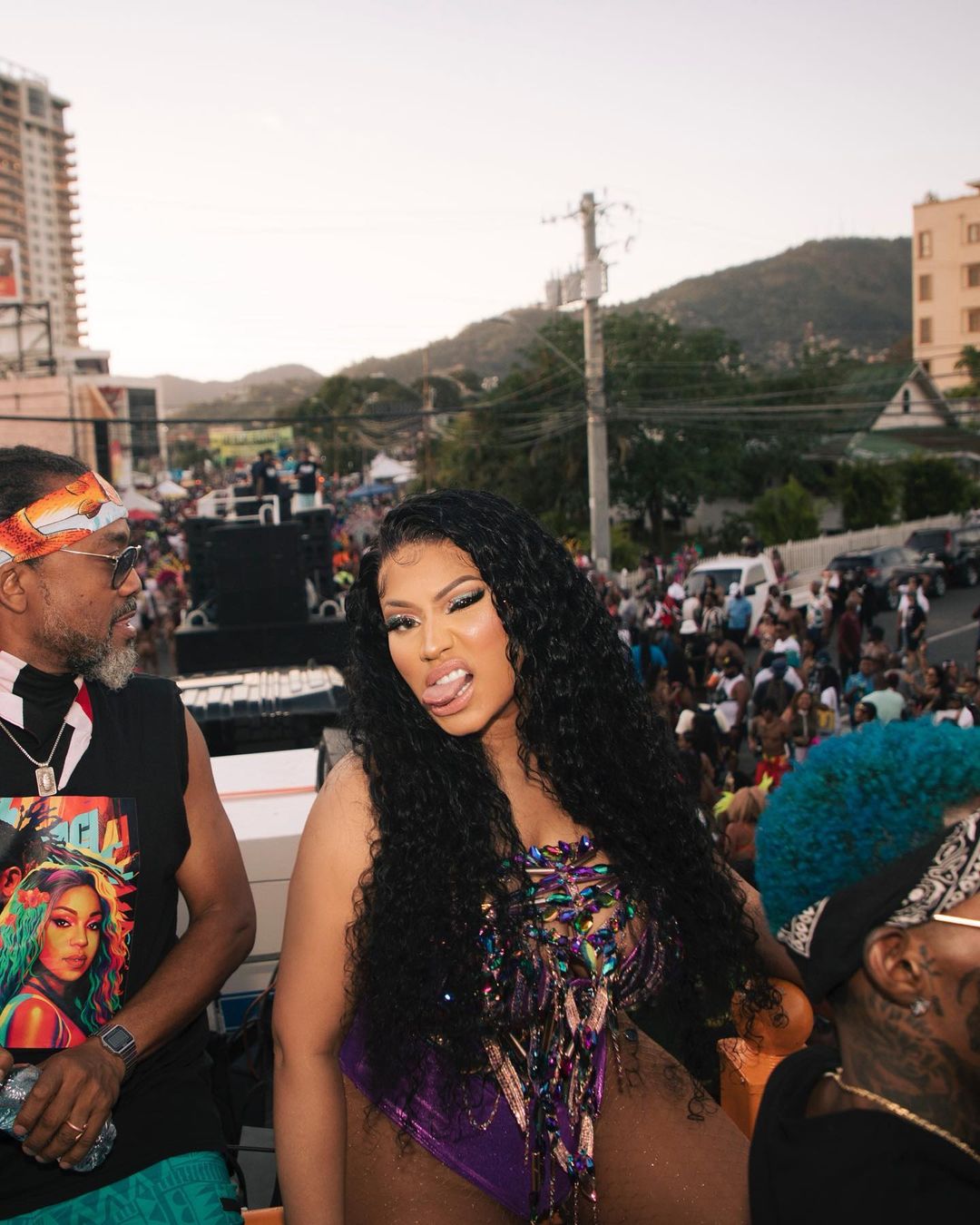 Photos n°7 : Nicki Minaj Does Carnival!