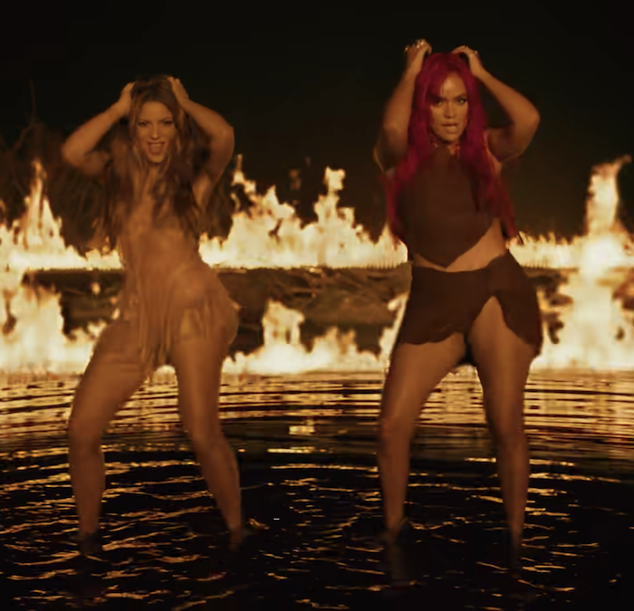 PHOTOS Shakira et Karol G servent Truman Show Realness dans un nouveau clip vidéo! - Photo 33