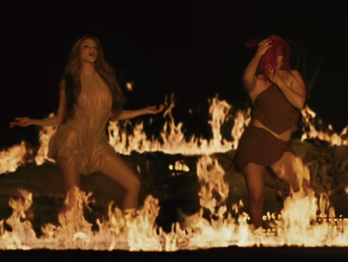 Photo n°39 : Shakira et Karol G servent Truman Show Realness dans un nouveau clip vido!