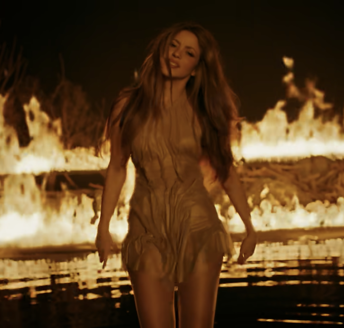 Photo n°30 : Shakira et Karol G servent Truman Show Realness dans un nouveau clip vido!
