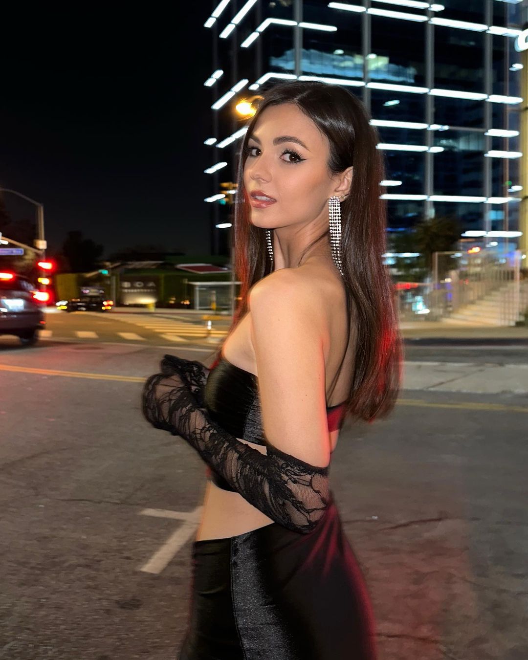 Victoria Justice Cuts It Out in A Black Gown! - Photo 3