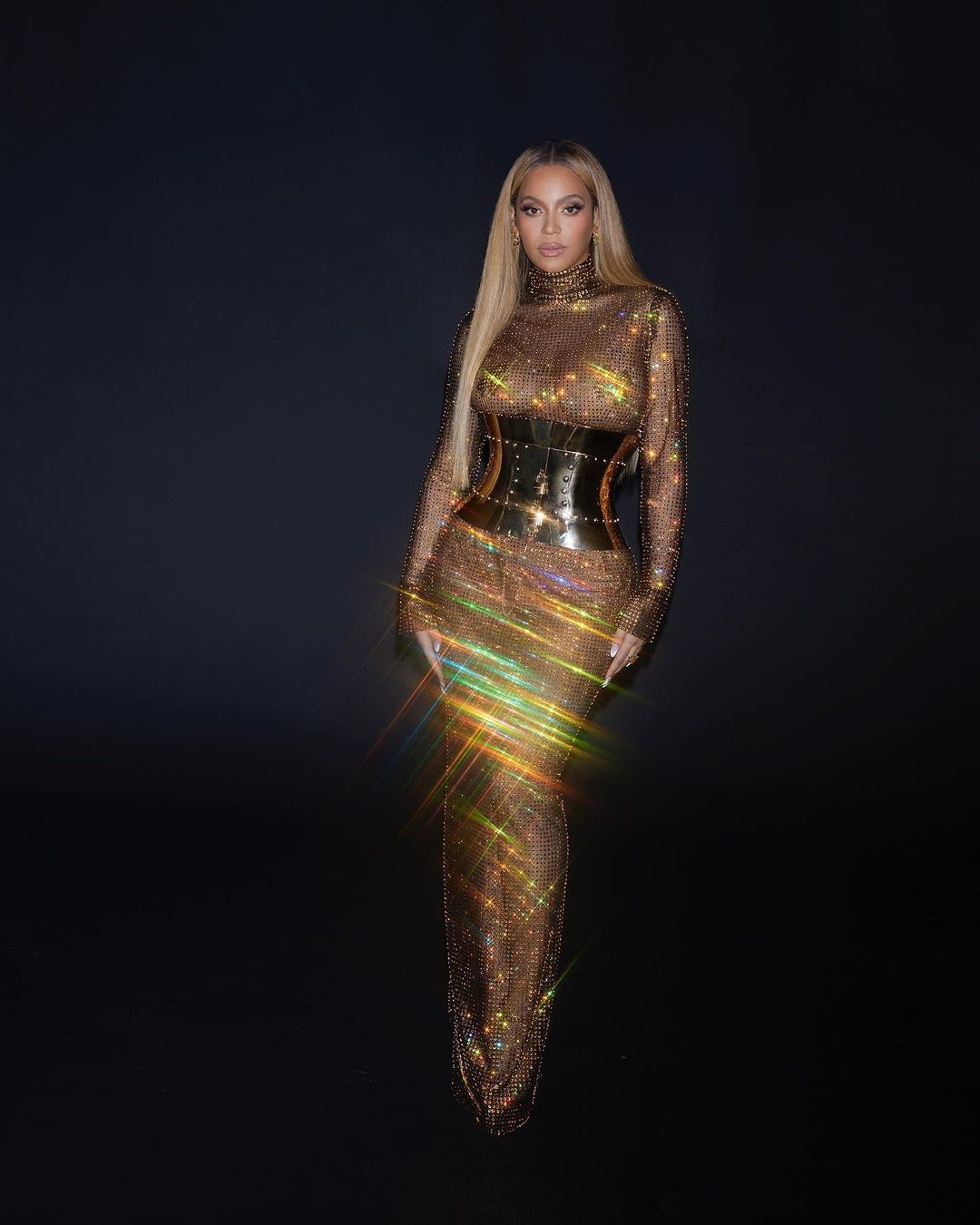 Photos n°2 : Beyonce Shines in a See Through Dress!