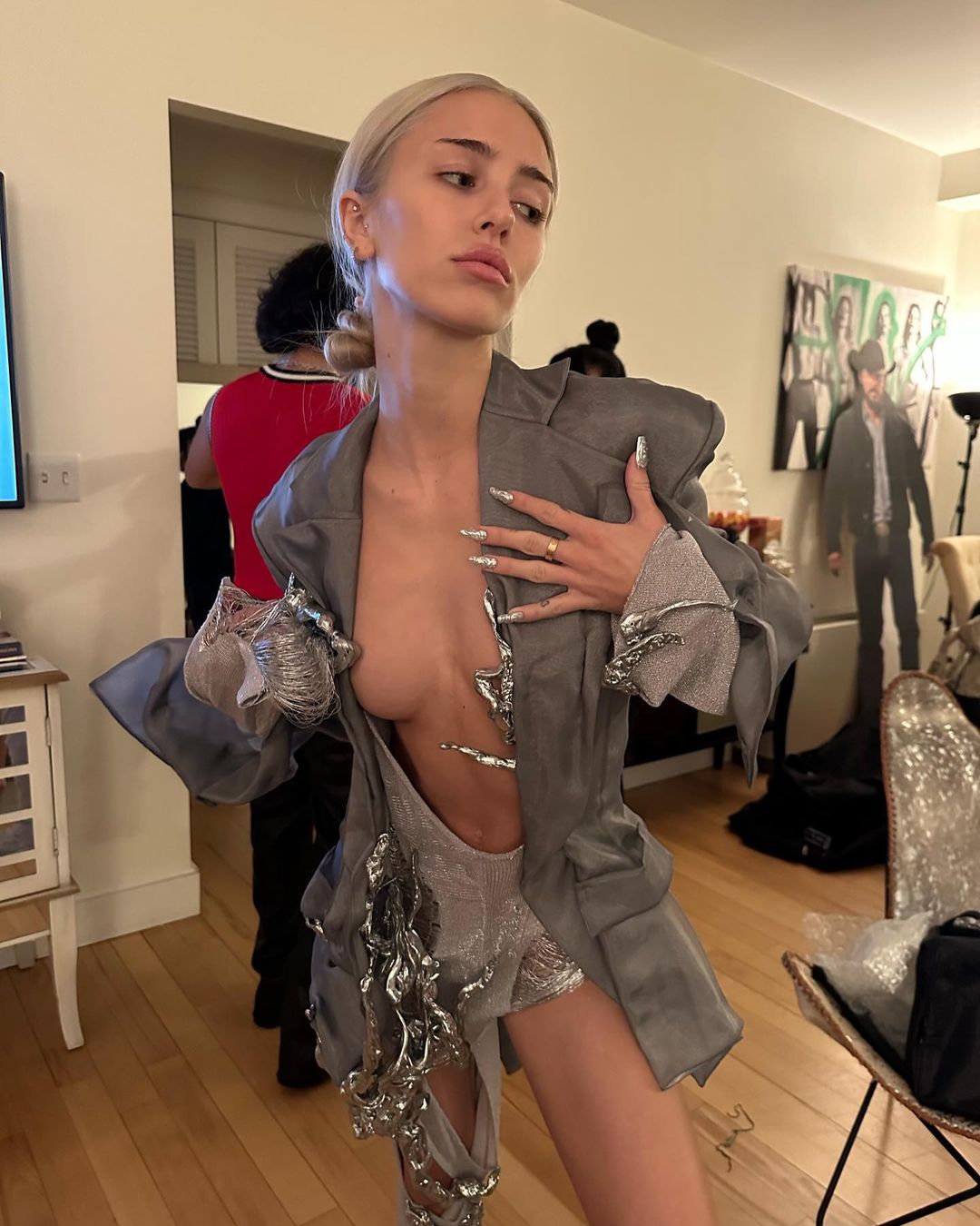 PHOTOS Delilah Belle Hamlin clbre son single Nothing Lasts Forever!