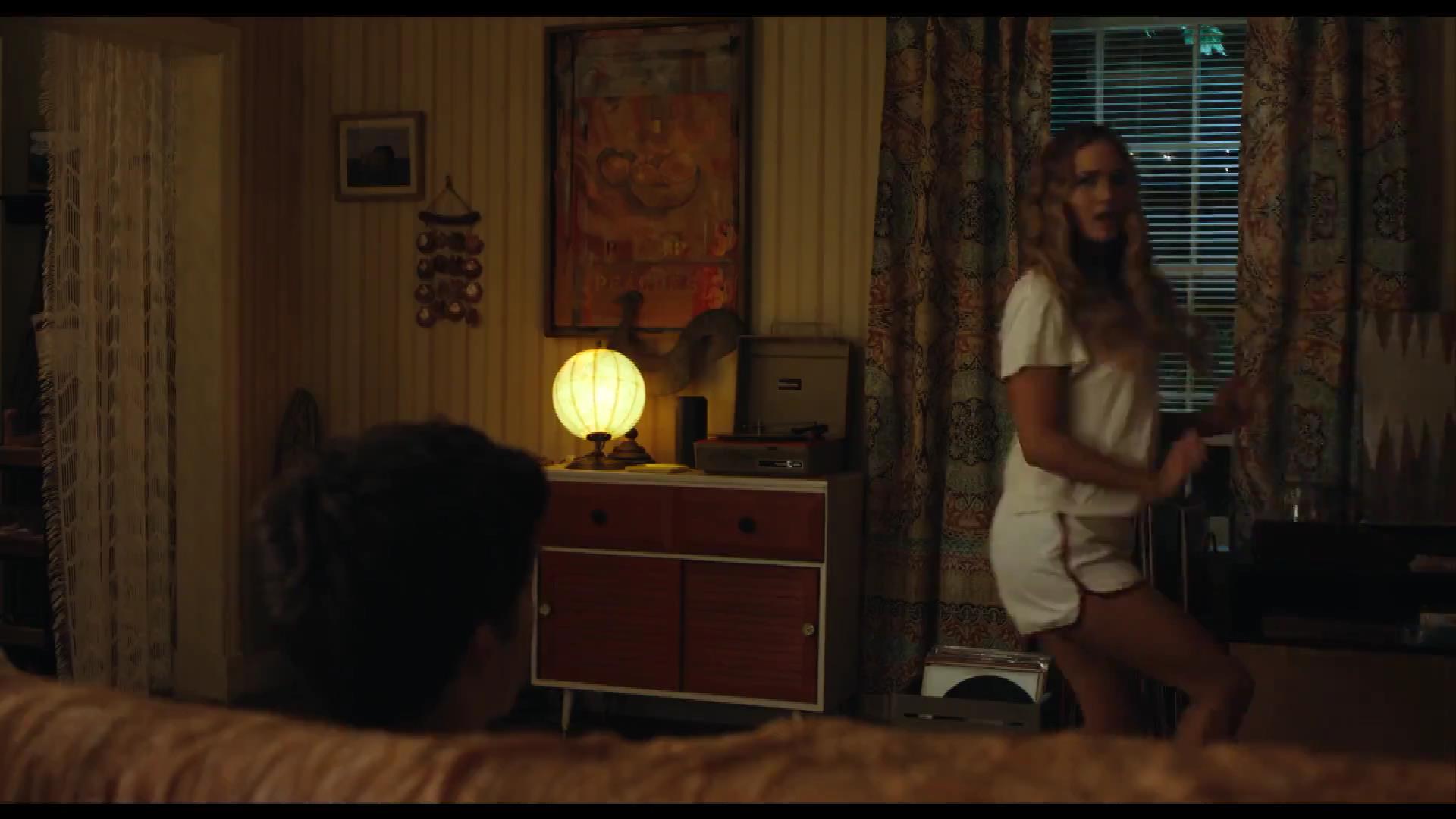 Photos n°3 : Jennifer Lawrence Gets Down on All Fours in ‘NO HARD FEELINGS’