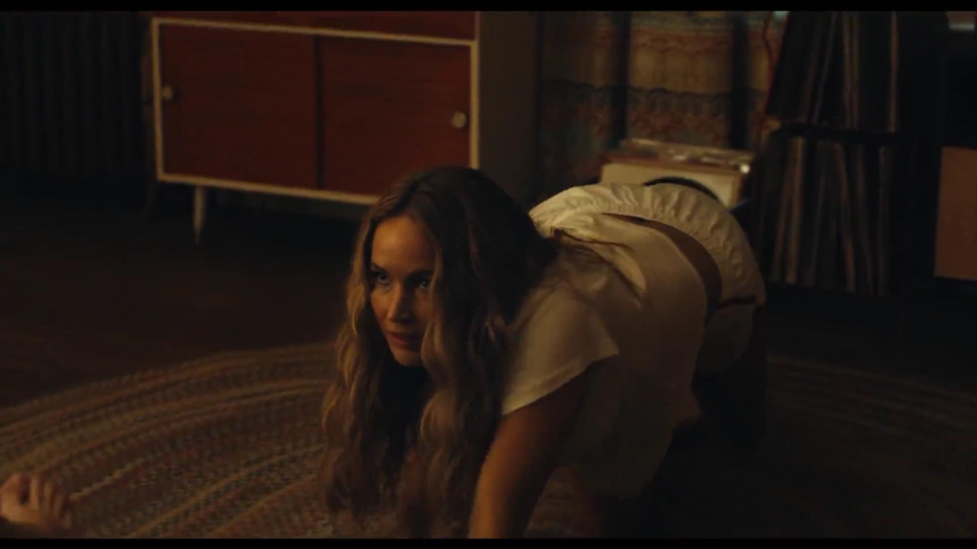 Photos n°2 : Jennifer Lawrence Gets Down on All Fours in ‘NO HARD FEELINGS’