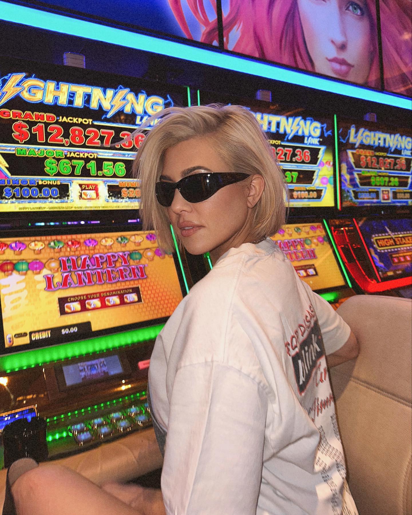 FOTOS Kourtney Kardashian prueba suerte en Las Vegas! - Photo 3