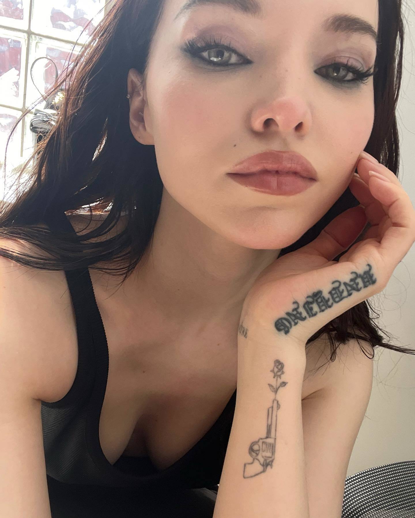 Dove Cameron’s Confusing New Tattoo!