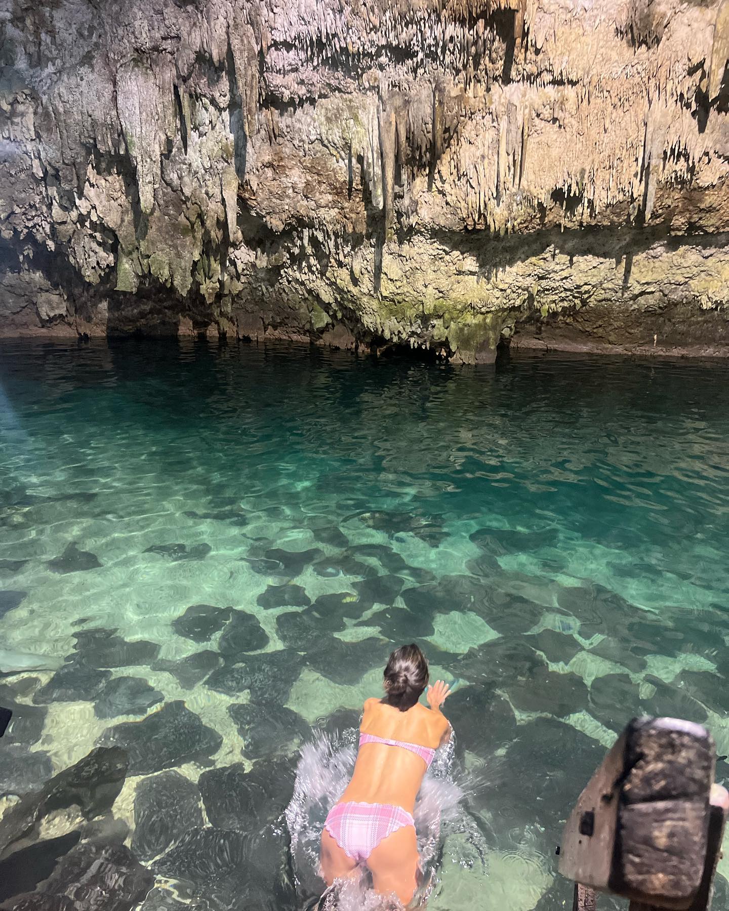 Photos n°1 : Jordana Brewster Dives Into a Cenote!